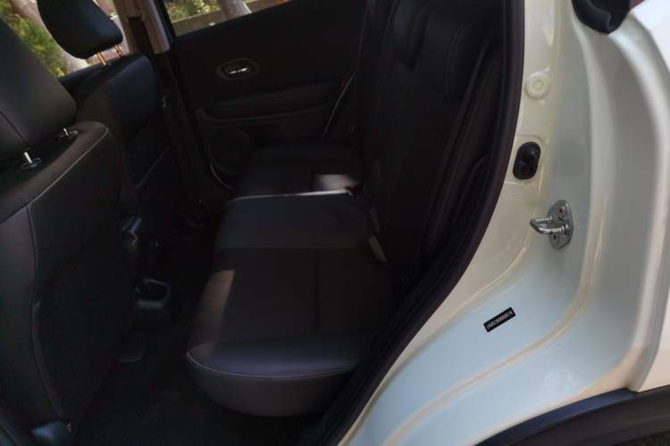 Used Honda Vezel 2022 1.5L CVT Phantom Night Pioneer Edition Interior 4