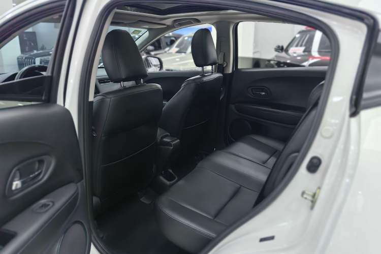 Used Honda Vezel 2022 1.5L CVT Elite Smart Edition Interior 6