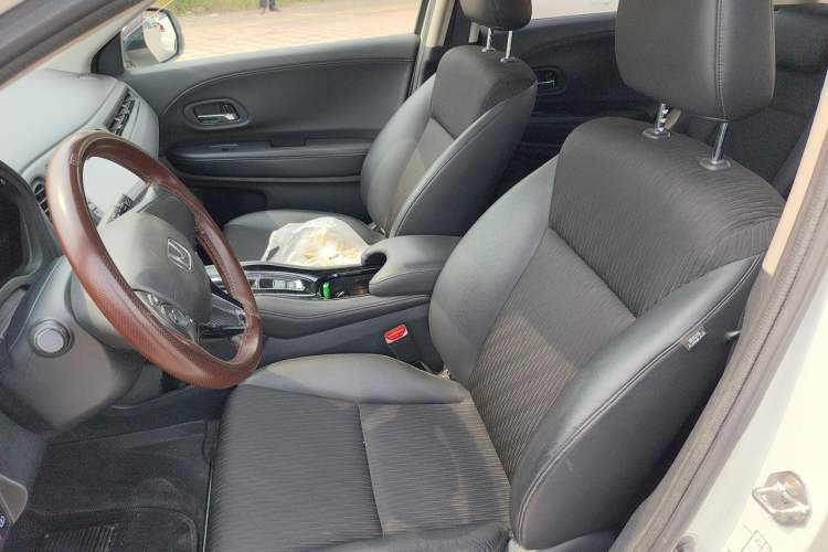 Used Honda Vezel 2022 1.5L CVT Phantom Night Pioneer Edition Left Front Seat