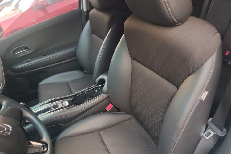 Used Honda Vezel 2022 1.5L CVT Phantom Night Pioneer Edition Left Front Seat