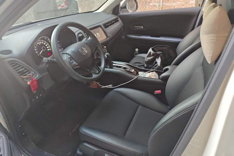 Used Honda Vezel 2022 1.5L CVT Phantom Night Pioneer Edition Left Front Seat