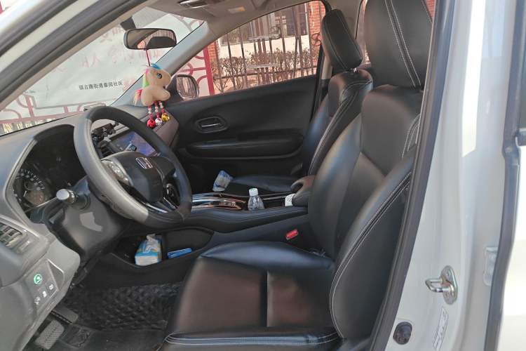 Used Honda Vezel 2022 1.5L CVT Phantom Night Pioneer Edition Left Front Seat