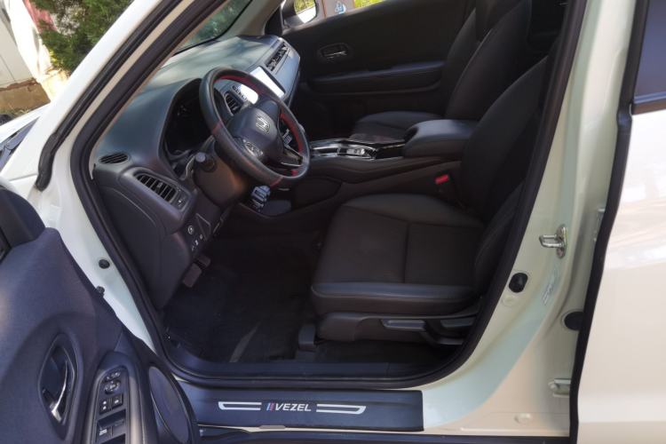 Used Honda Vezel 2022 1.5L CVT Phantom Night Pioneer Edition Left Front Seat