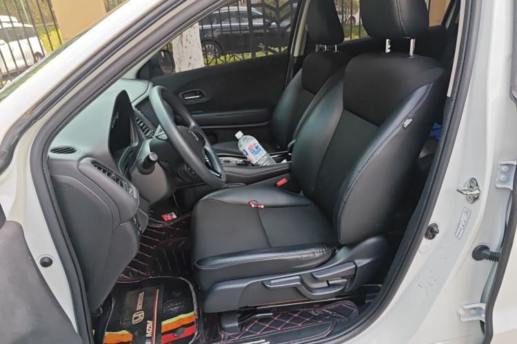 Used Honda Vezel 2022 1.5L CVT Phantom Night Pioneer Edition Left Front Seat