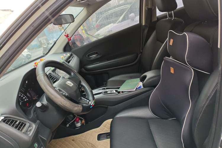 Used Honda Vezel 2022 1.5L CVT Phantom Night Pioneer Edition Left Front Seat