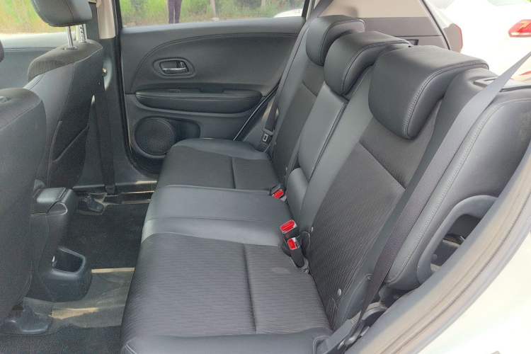 Used Honda Vezel 2022 1.5L CVT Phantom Night Pioneer Edition Left Rear Seat