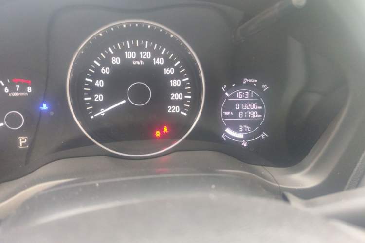 Used Honda Vezel 2022 1.5L CVT Phantom Night Pioneer Edition Odometer Close Up