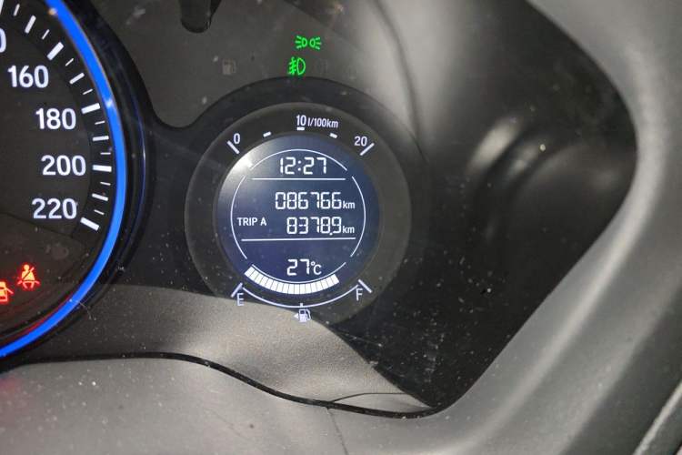 Used Honda Vezel 2022 1.5L CVT Phantom Night Pioneer Edition Odometer Close Up