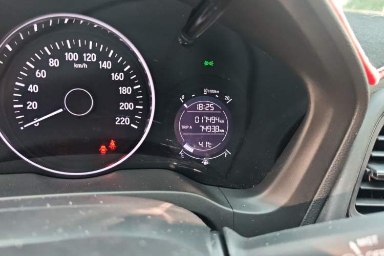 Used Honda Vezel 2022 1.5L CVT Phantom Night Pioneer Edition Odometer Close Up