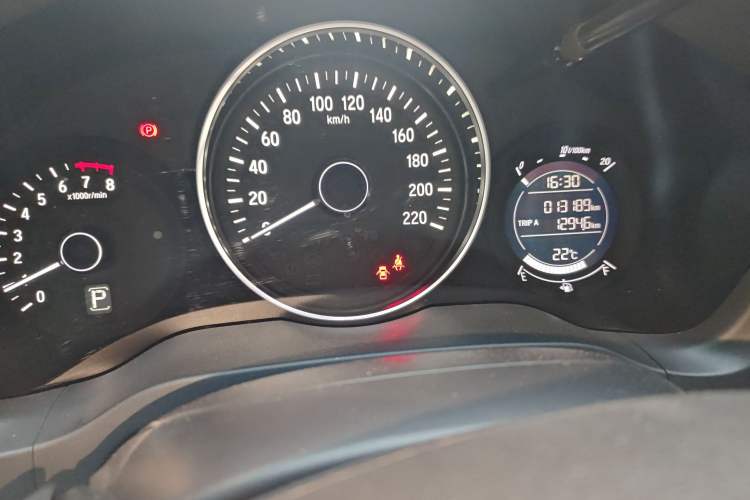 Used Honda Vezel 2022 1.5L CVT Phantom Night Pioneer Edition Odometer Close Up