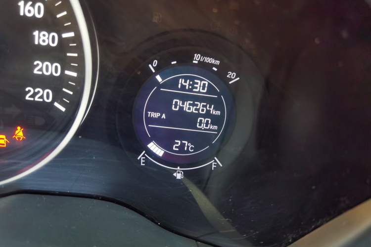 Used Honda Vezel 2022 1.5L CVT Phantom Night Pioneer Edition Odometer Close Up
