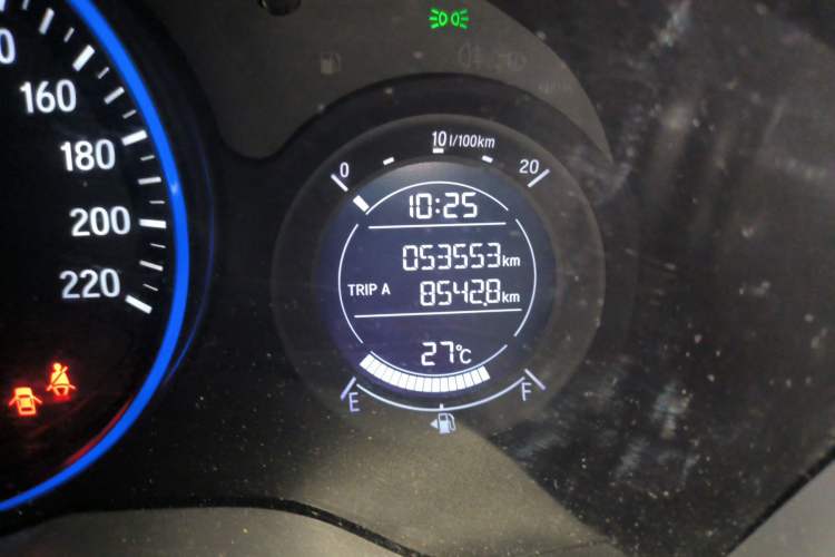 Used Honda Vezel 2022 1.5L CVT Phantom Night Pioneer Edition Odometer Close Up