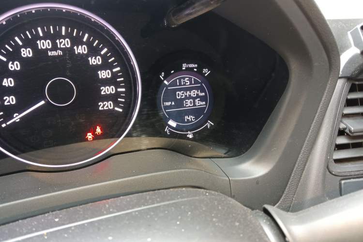Used Honda Vezel 2022 1.5L CVT Phantom Night Pioneer Edition Odometer Close Up