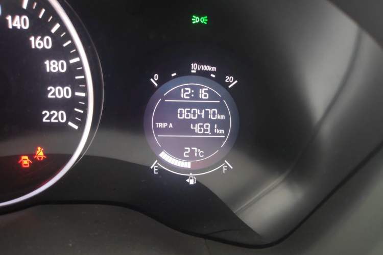 Used Honda Vezel 2022 1.5L CVT Phantom Night Pioneer Edition Odometer Close Up