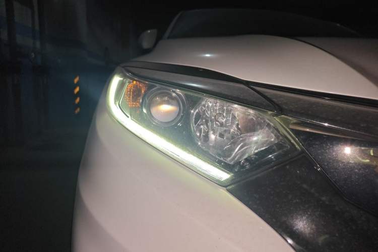 Used Honda Vezel 2022 1.5L CVT Elite Smart Edition Right Front Headlight