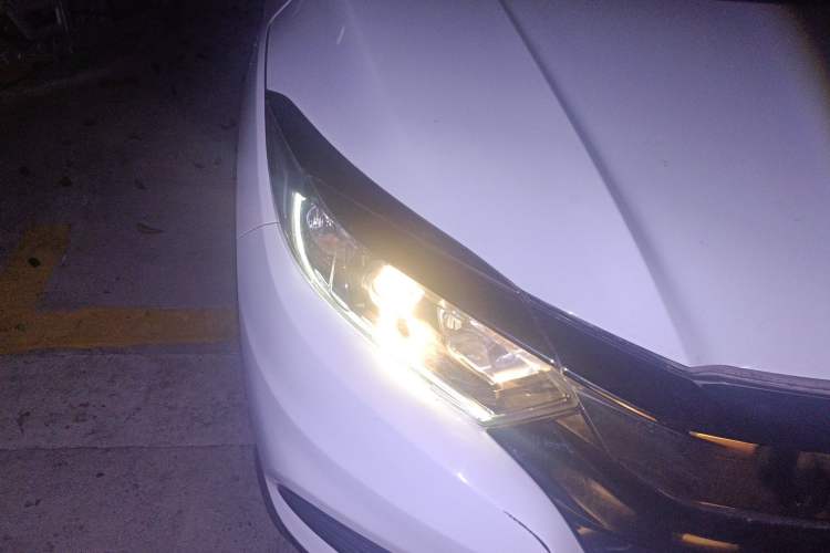 Used Honda Vezel 2022 1.5L CVT Elite Smart Edition Right Front Headlight