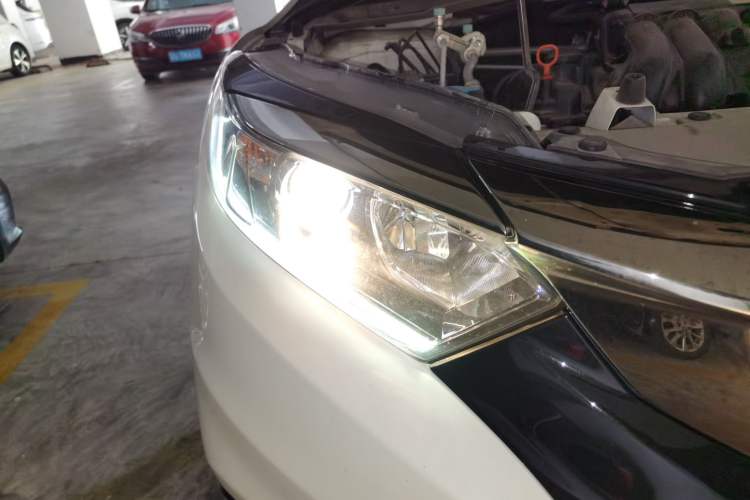 Used Honda Vezel 2022 1.5L CVT Elite Smart Edition Right Front Headlight