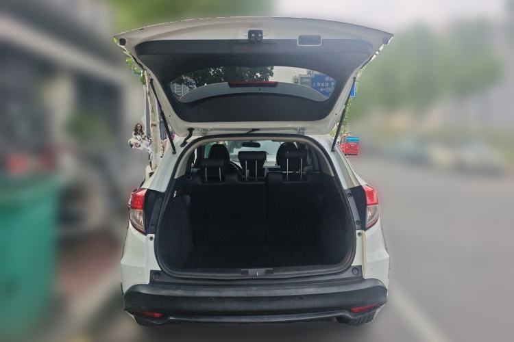 Used Honda Vezel 2022 1.5L CVT Elite Smart Edition Trunk