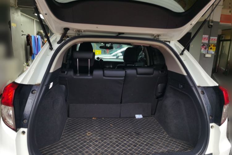 Used Honda Vezel 2022 1.5L CVT Elite Smart Edition Trunk