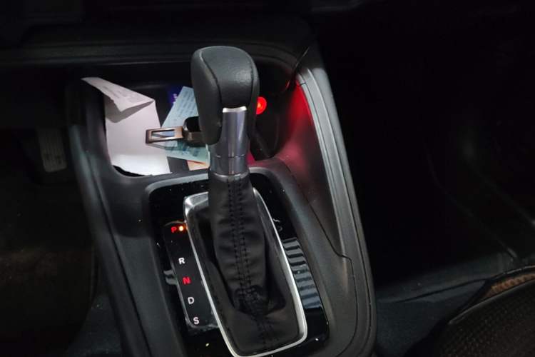 Used Honda Vezel 2023 1.5L CVT Tech Edition Gear Lever