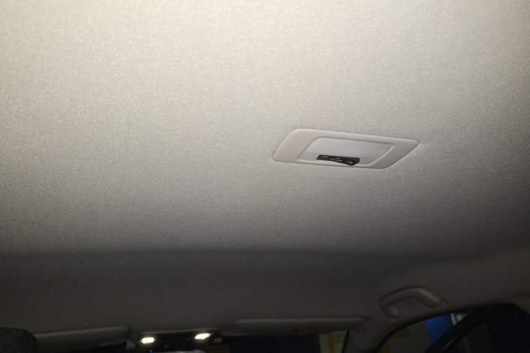 Used Honda Vezel 2023 1.5L CVT Elite Edition Headliner