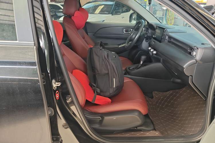 Used Honda Vezel 2023 1.5L CVT Elite Edition Right Front Seat