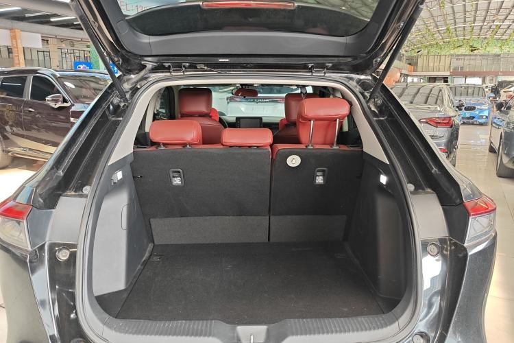 Used Honda Vezel 2023 1.5L CVT Elite Edition Trunk