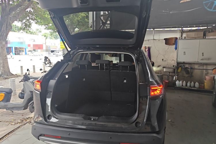 Used Honda Vezel 2023 1.5L CVT Elite Edition Trunk