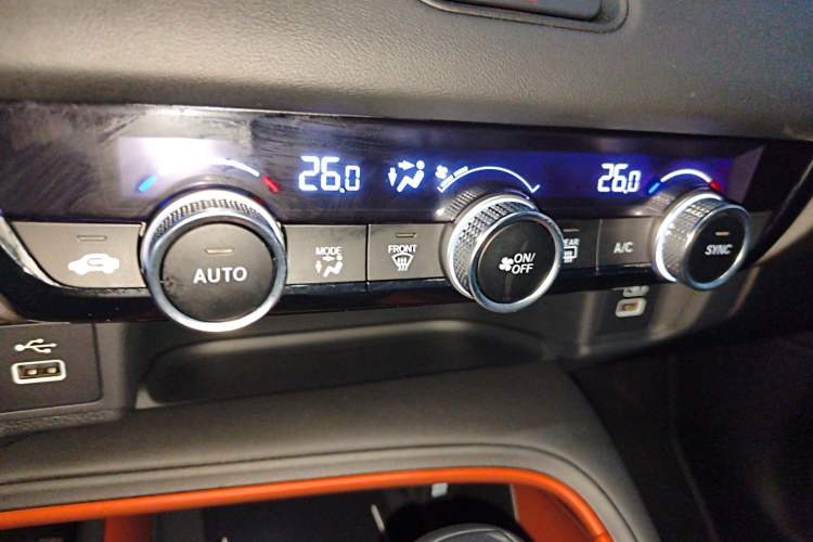 Used Honda Vezel 2023 1.5L CVT Luxury Edition Audio And AC Panel