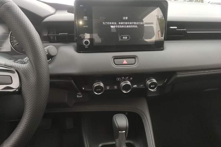 Used Honda Vezel 2023 1.5L CVT Elite Edition Audio And AC Panel