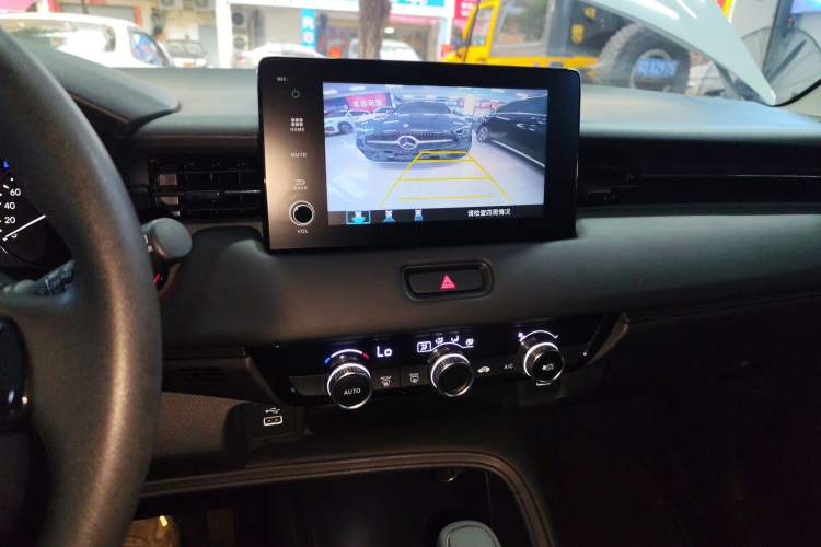 Used Honda Vezel 2023 1.5L CVT Elite Edition Audio And AC Panel