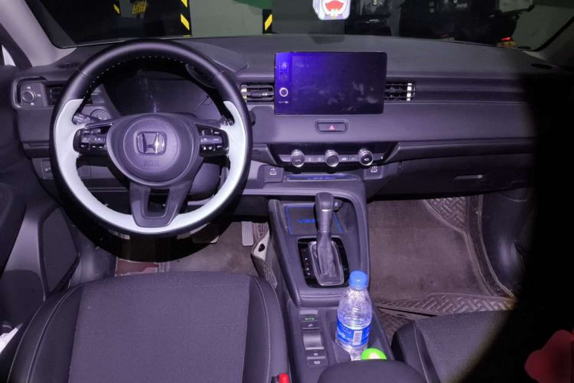 Used Honda Vezel 2023 1.5L CVT Tech Edition Center Console