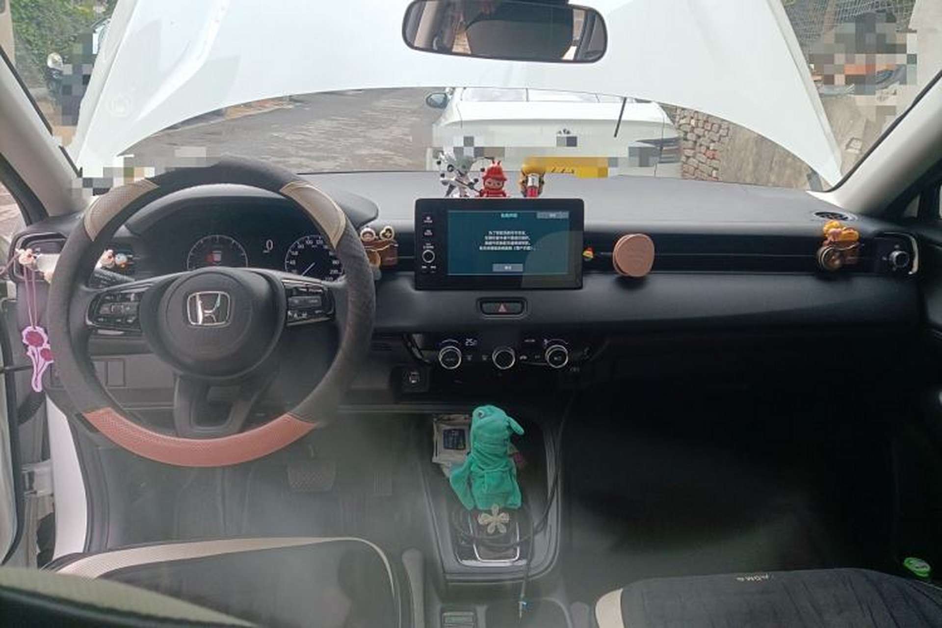 Used Honda Vezel 2023 1.5L CVT Tech Edition Center Console