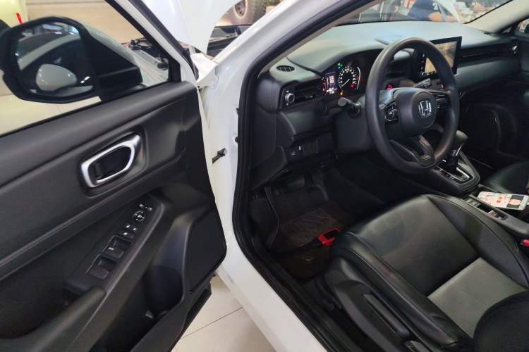 Used Honda Vezel 2023 1.5L CVT Elite Edition Driver Seat