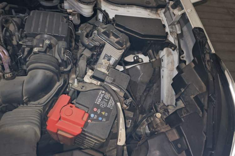 Used Honda Vezel 2023 1.5L CVT Elite Edition Engine Bay Left