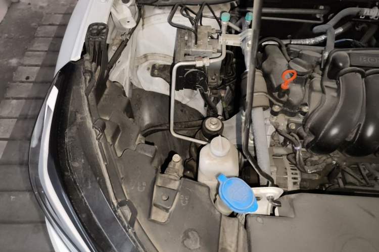 Used Honda Vezel 2023 1.5L CVT Elite Edition Engine Bay Right