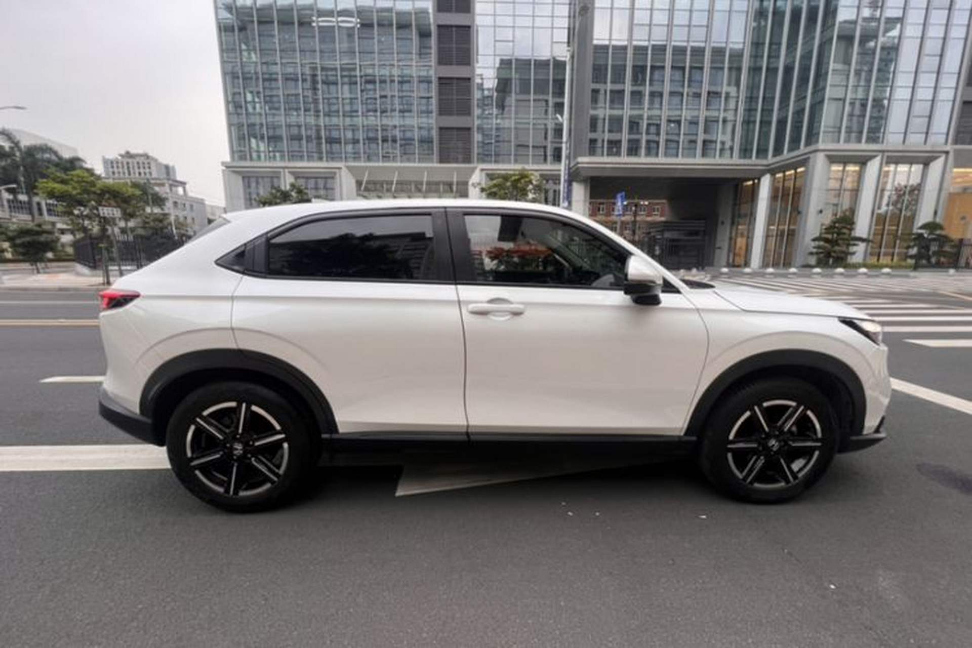 Used Honda Vezel 2023 1.5L CVT Tech Edition Exterior 4