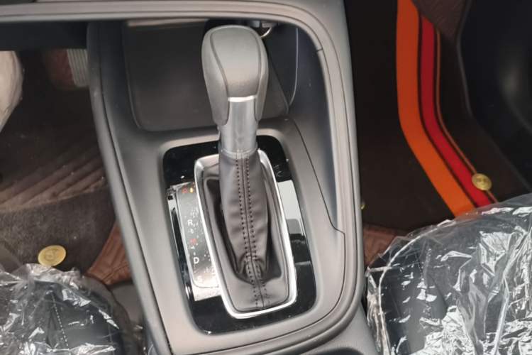 Used Honda Vezel 2023 1.5L CVT Tech Edition Gear Lever