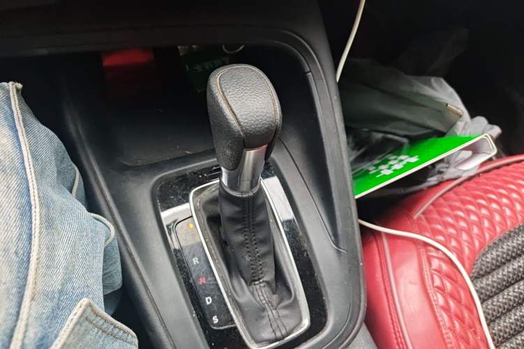 Used Honda Vezel 2023 1.5L CVT Elite Edition Gear Lever