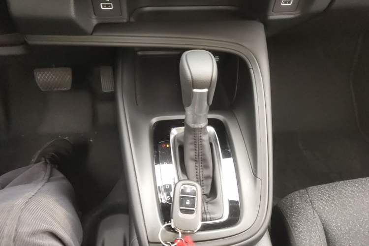Used Honda Vezel 2023 1.5L CVT Elite Edition Gear Lever