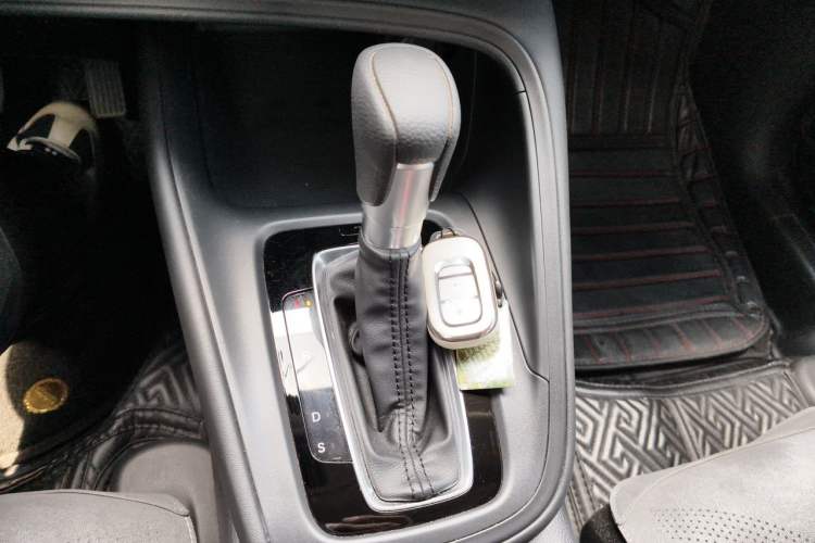 Used Honda Vezel 2023 1.5L CVT Elite Edition Gear Lever