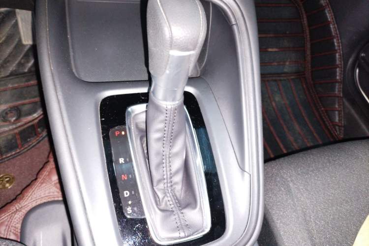 Used Honda Vezel 2023 1.5L CVT Elite Edition Gear Lever