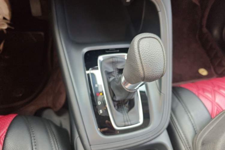 Used Honda Vezel 2023 1.5L CVT Tech Edition Gear Lever