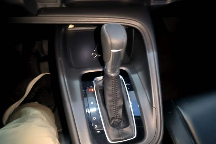 Used Honda Vezel 2023 1.5L CVT Elite Edition Gear Lever