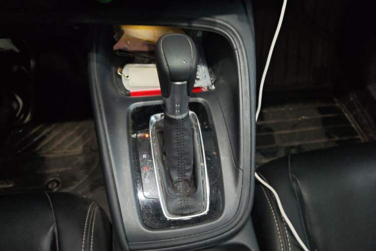Used Honda Vezel 2023 1.5L CVT Elite Edition Gear Lever