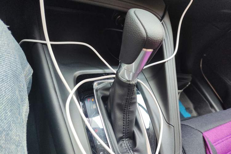 Used Honda Vezel 2023 1.5L CVT Elite Edition Gear Lever