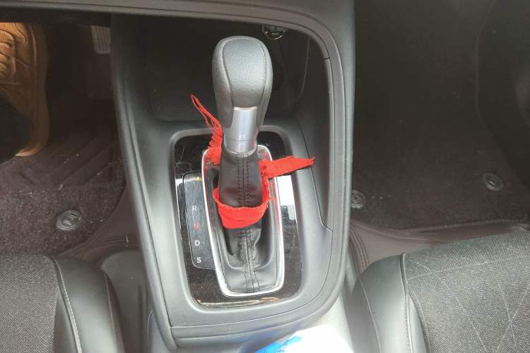 Used Honda Vezel 2023 1.5L CVT Tech Edition Gear Lever