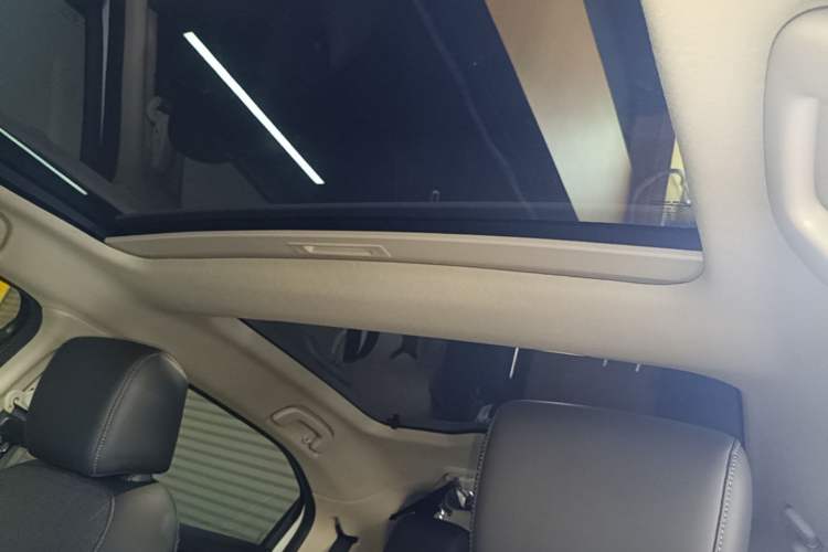 Used Honda Vezel 2023 1.5L CVT Tech Edition Headliner