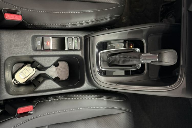 Used Honda Vezel 2023 1.5L CVT Elite Edition Interior 10
