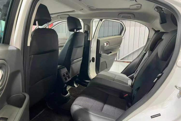 Used Honda Vezel 2023 1.5L CVT Tech Edition Interior 2